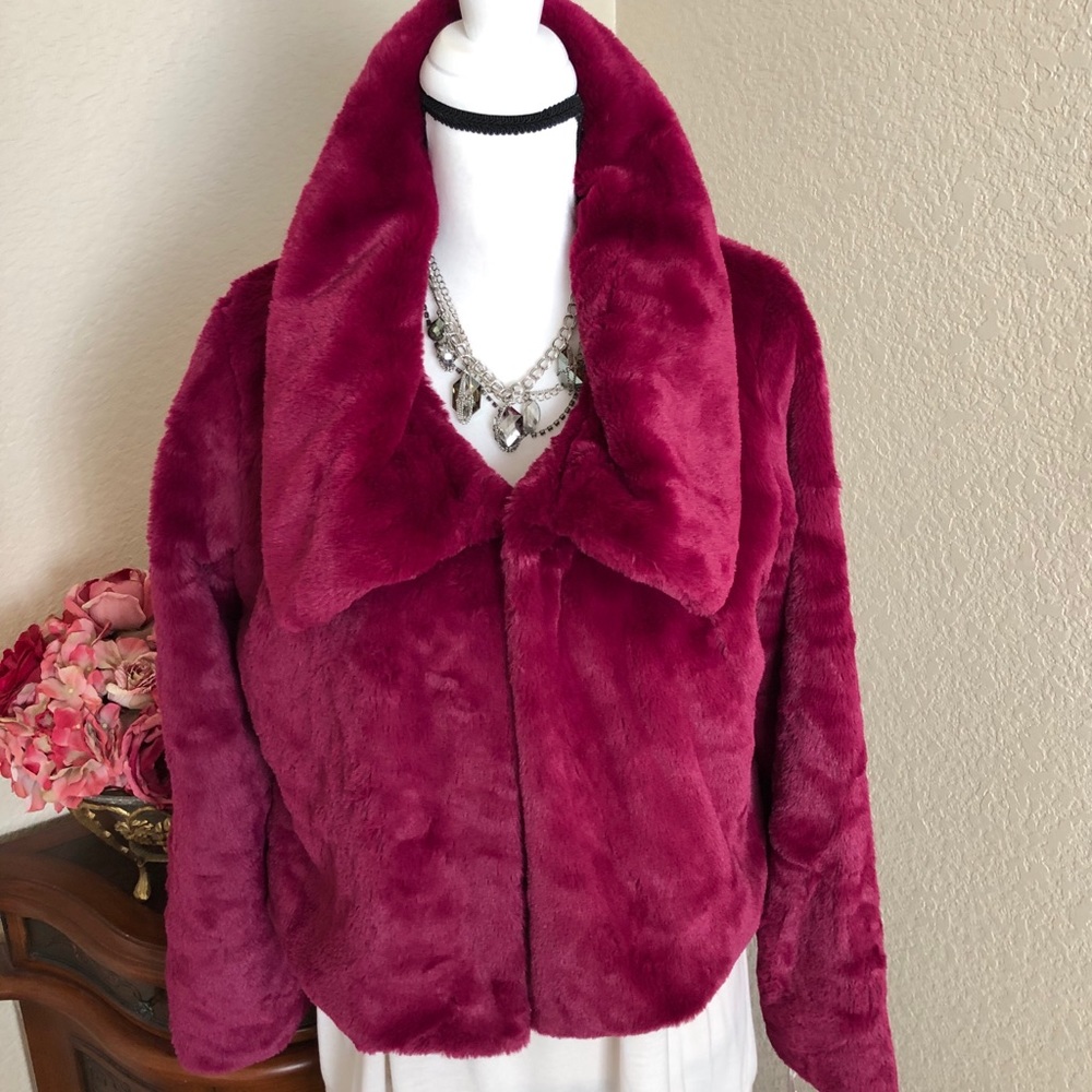 Candie’s Raspberry Faux Fur Cropped Jacket - Picture 3 of 8